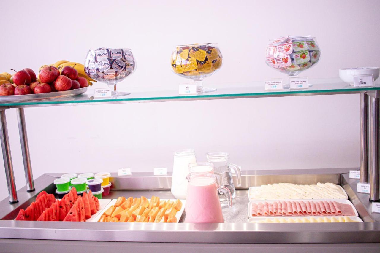 Hotel H2 Congonhas Екстериор снимка A buffet with cold cuts