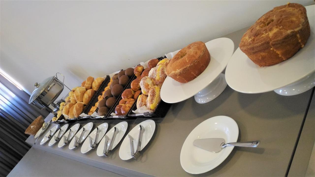 Hotel H2 Congonhas Екстериор снимка A selection of bread and pastries
