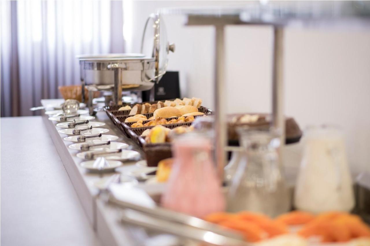 Hotel H2 Congonhas Екстериор снимка A buffet